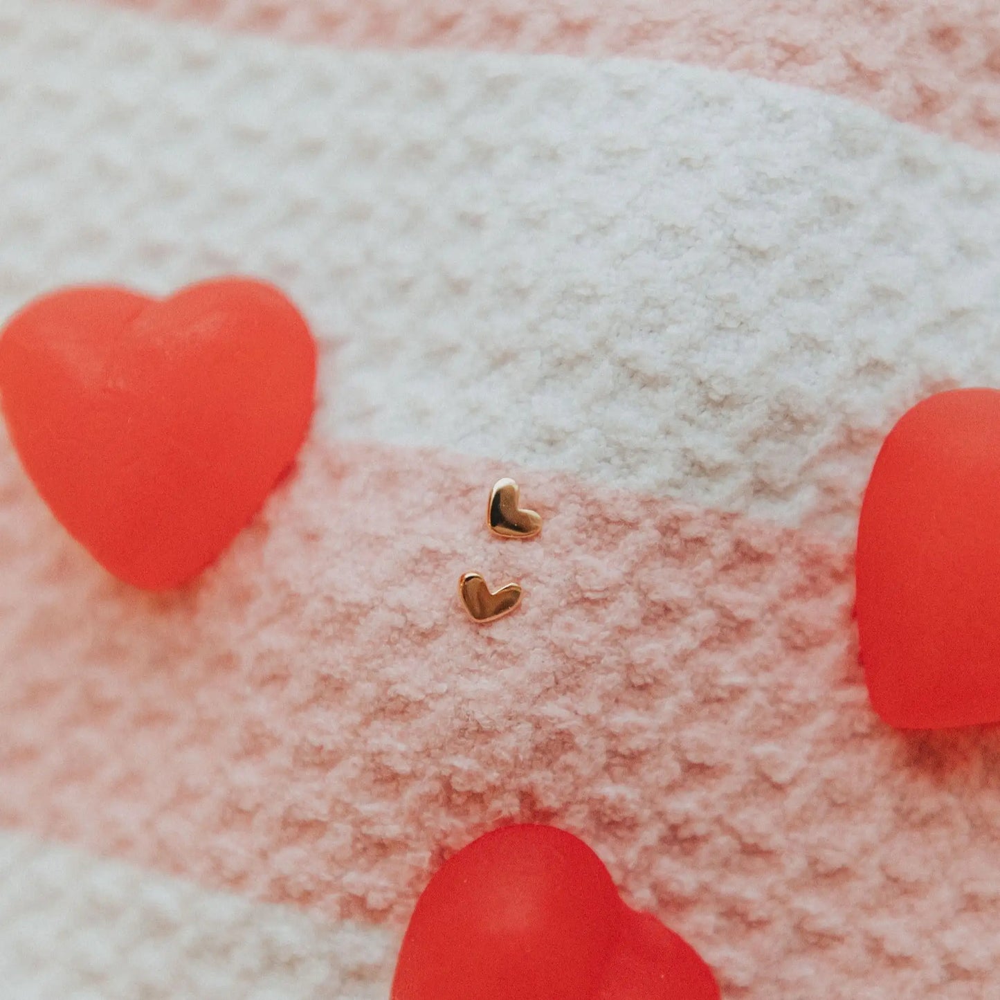 ONLINE EXCLUSIVE - Mini heart studs