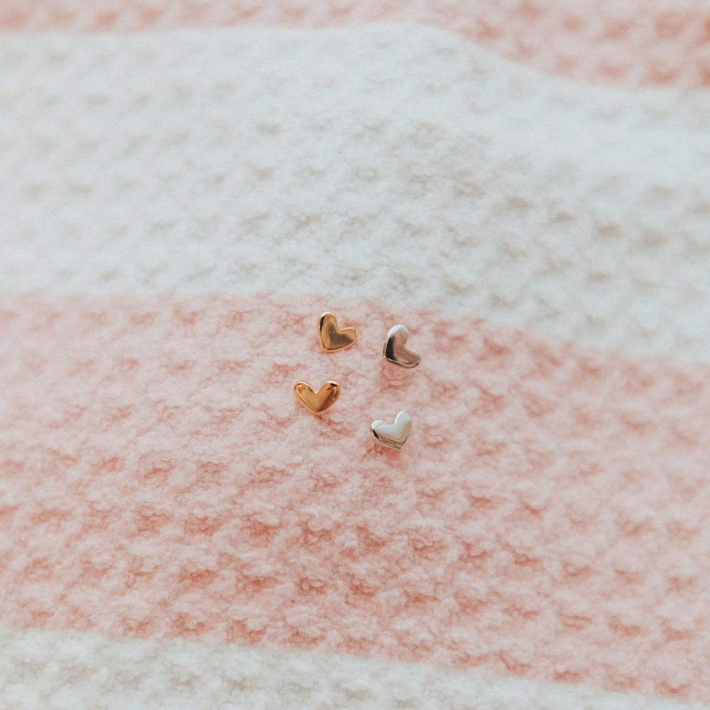 ONLINE EXCLUSIVE - Mini heart studs
