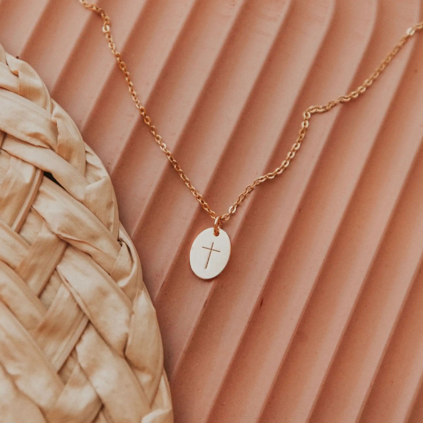 ONLINE EXCLUSIVE - Cross pendant necklace