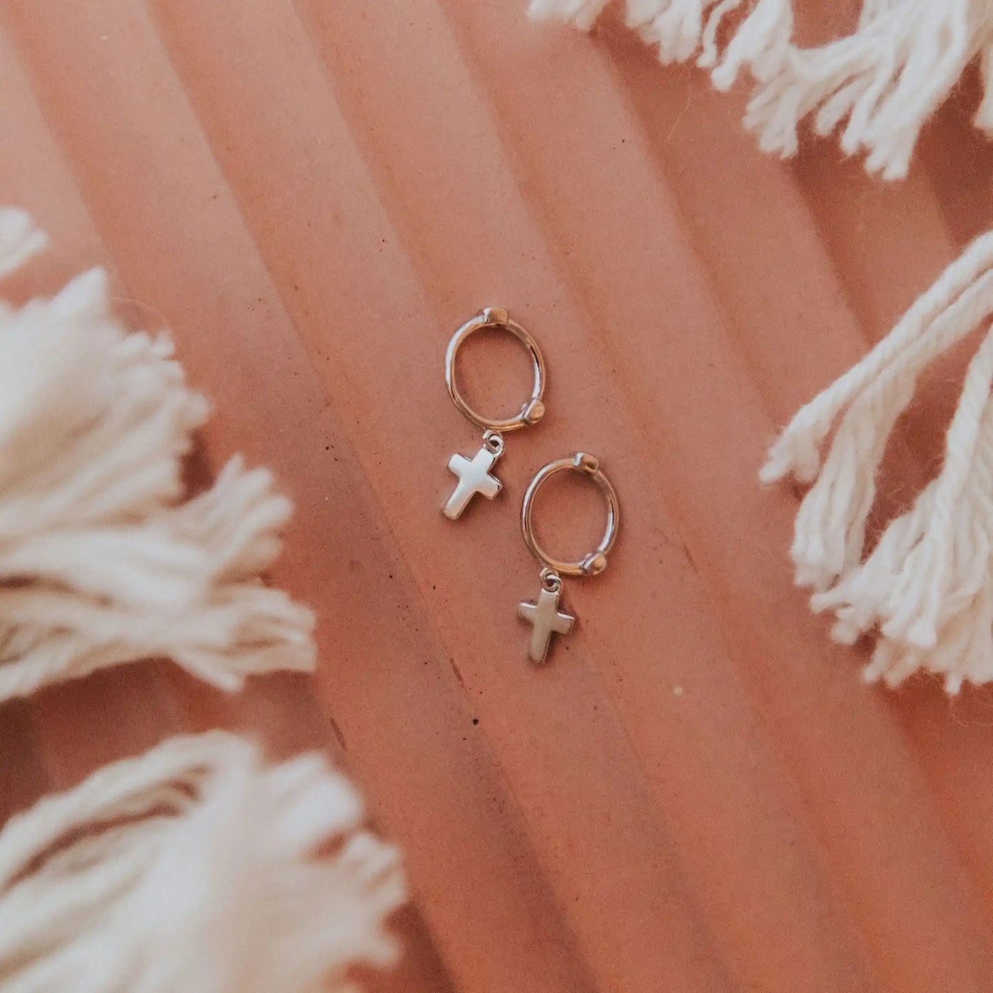 ONLINE EXCLUSIVE - Cross hoops