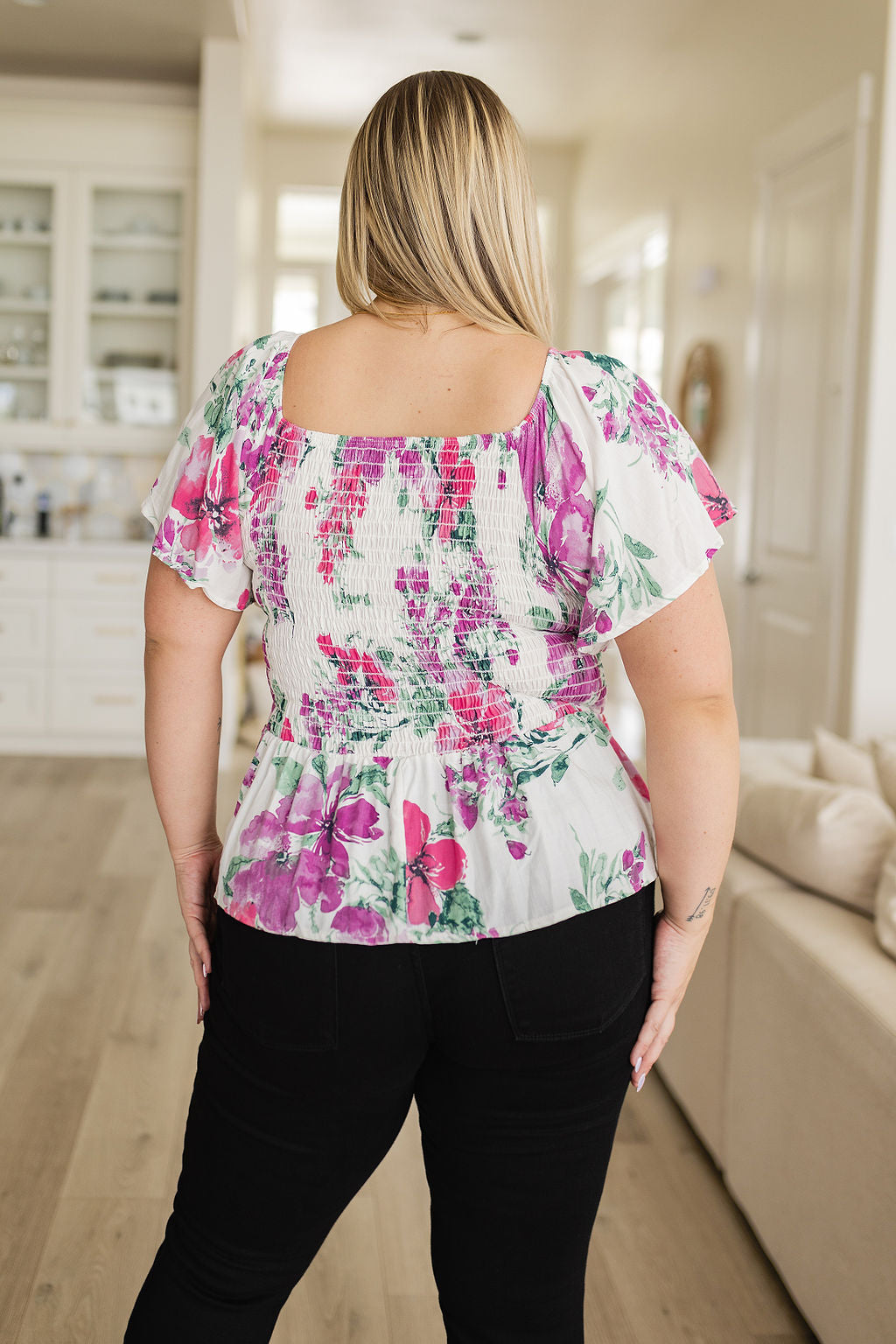 ONLINE EXCLUSIVE Oh So Simple Floral Blouse
