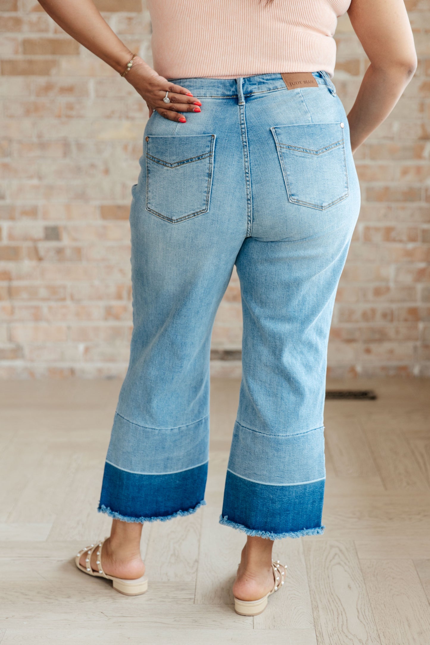 ONLINE EXCLUSIVE JUDY BLUE Olivia High Rise Wide Leg Crop Jeans in Medium Wash