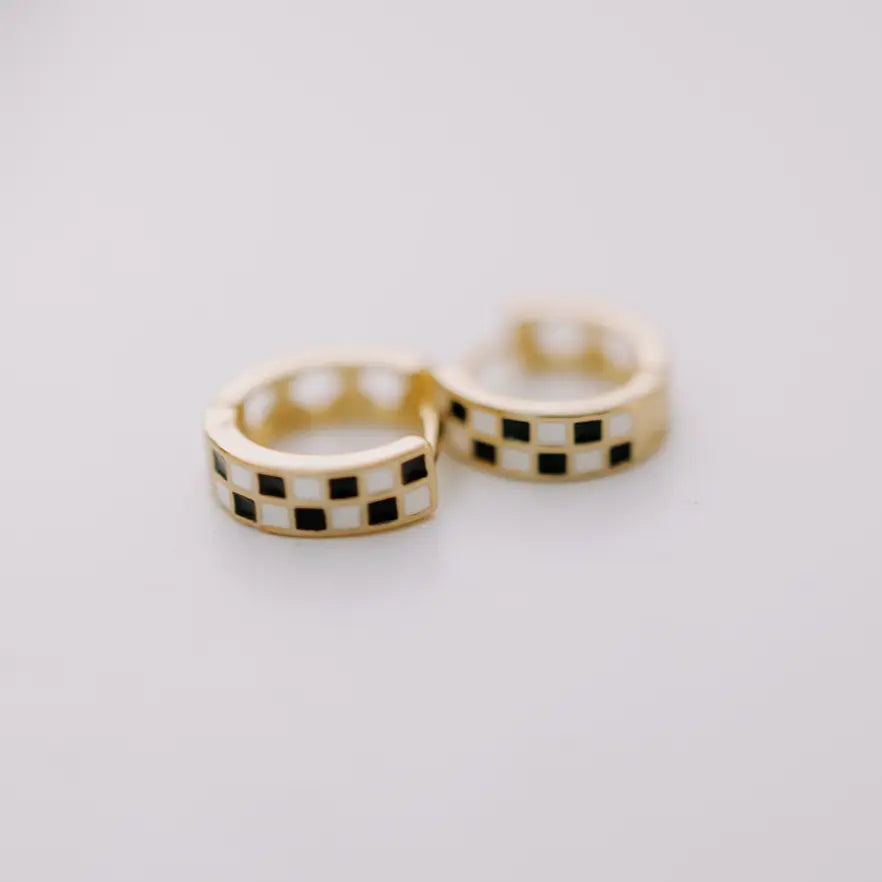 ONLINE EXCLUSIVE - Black & white checkered hoops