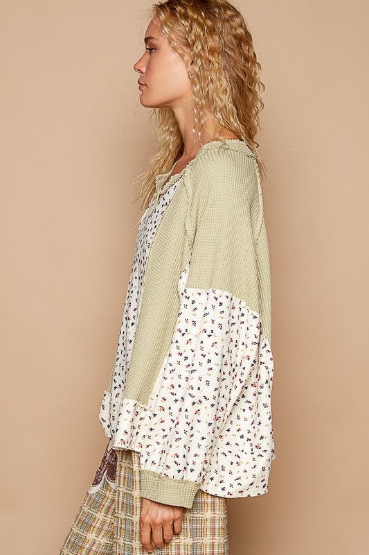 ONLINE EXCLUSIVE POL Waffle Knit Floral Notched Long Sleeve Top