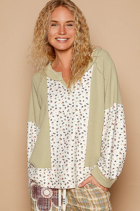 ONLINE EXCLUSIVE POL Waffle Knit Floral Notched Long Sleeve Top