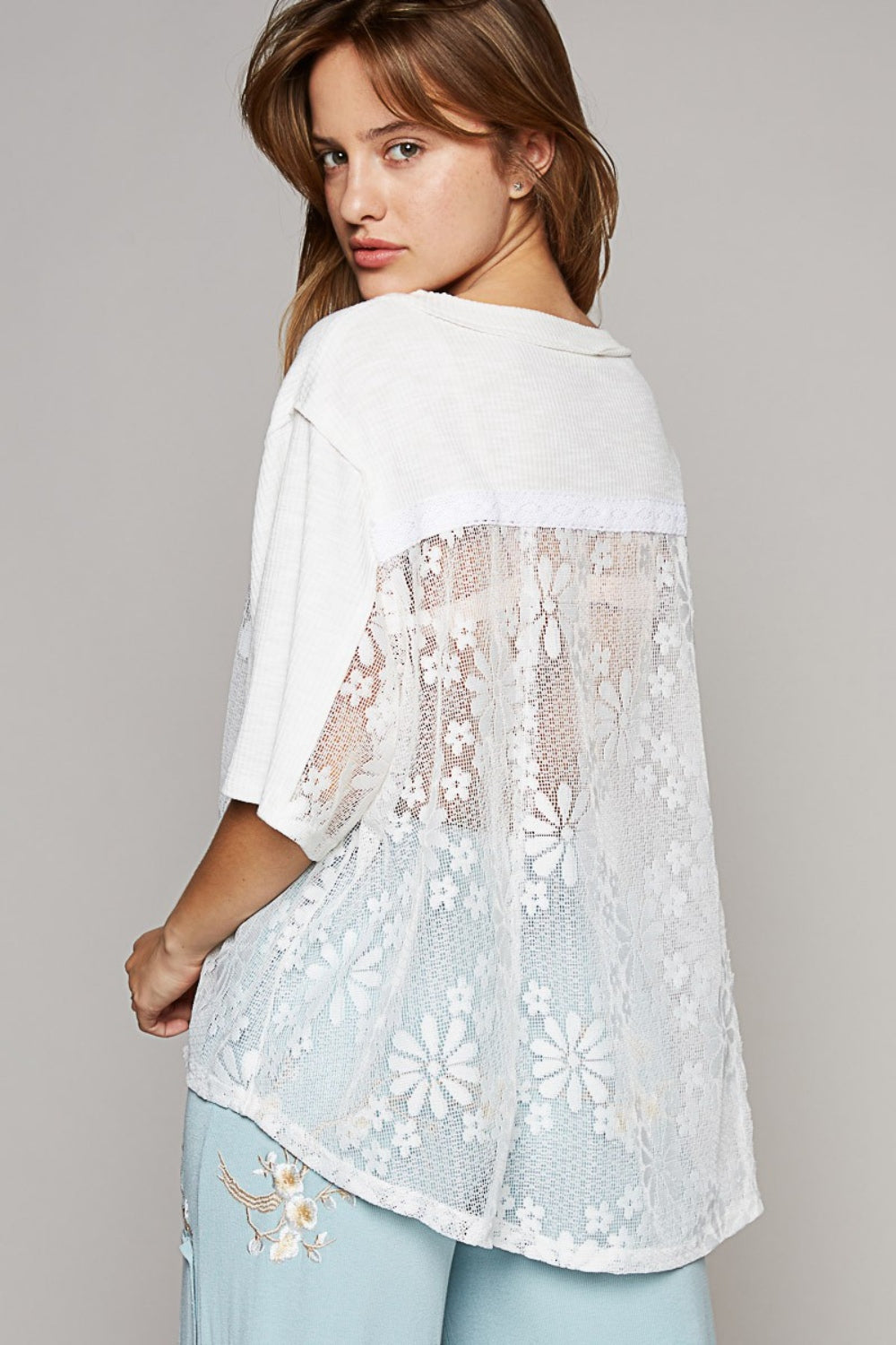 ONLINE EXCLUSIVE POL Round Neck Short Sleeve Lace Top