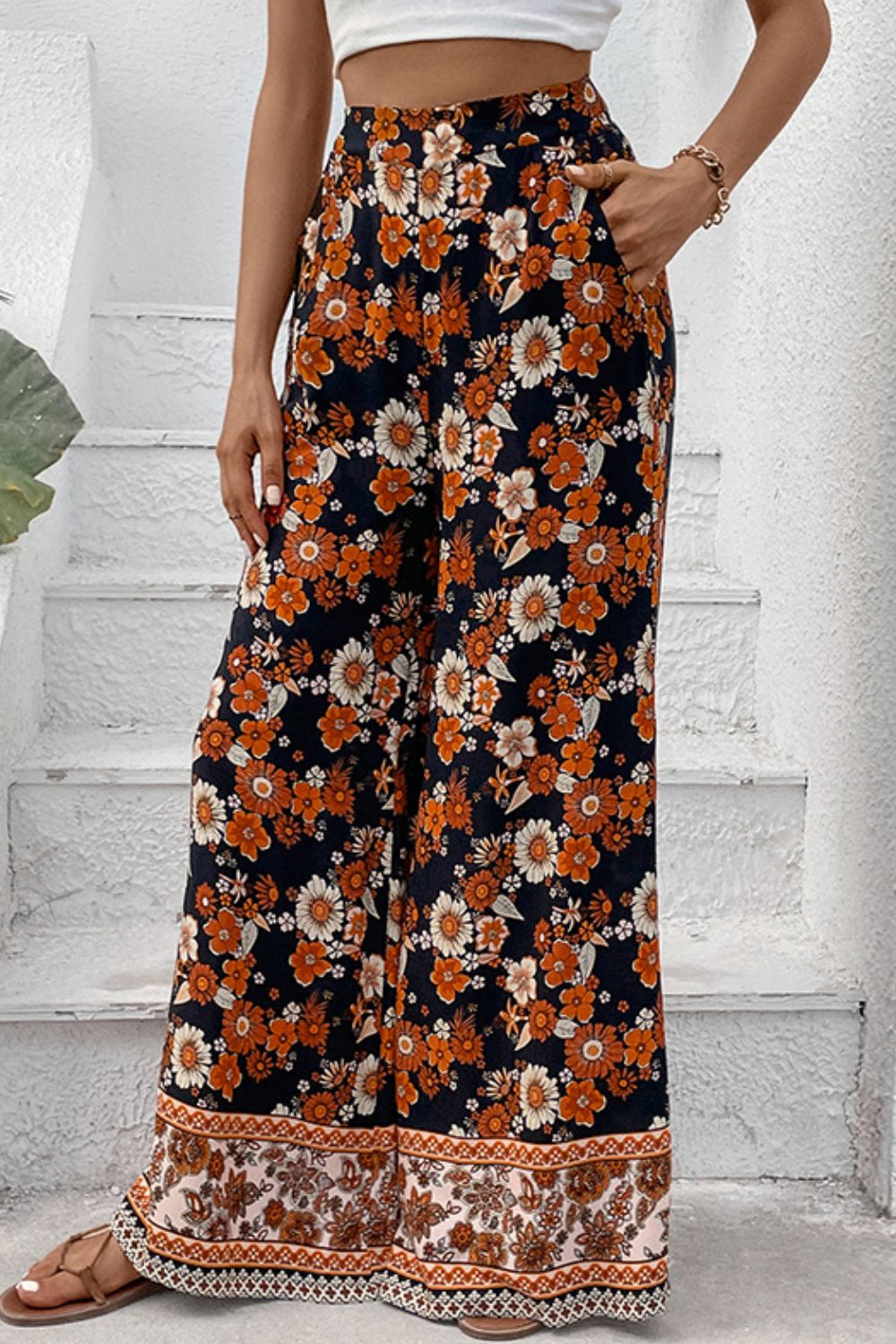 ONLINE EXCLUSIVE Floral Wide Leg Pants with Pockets