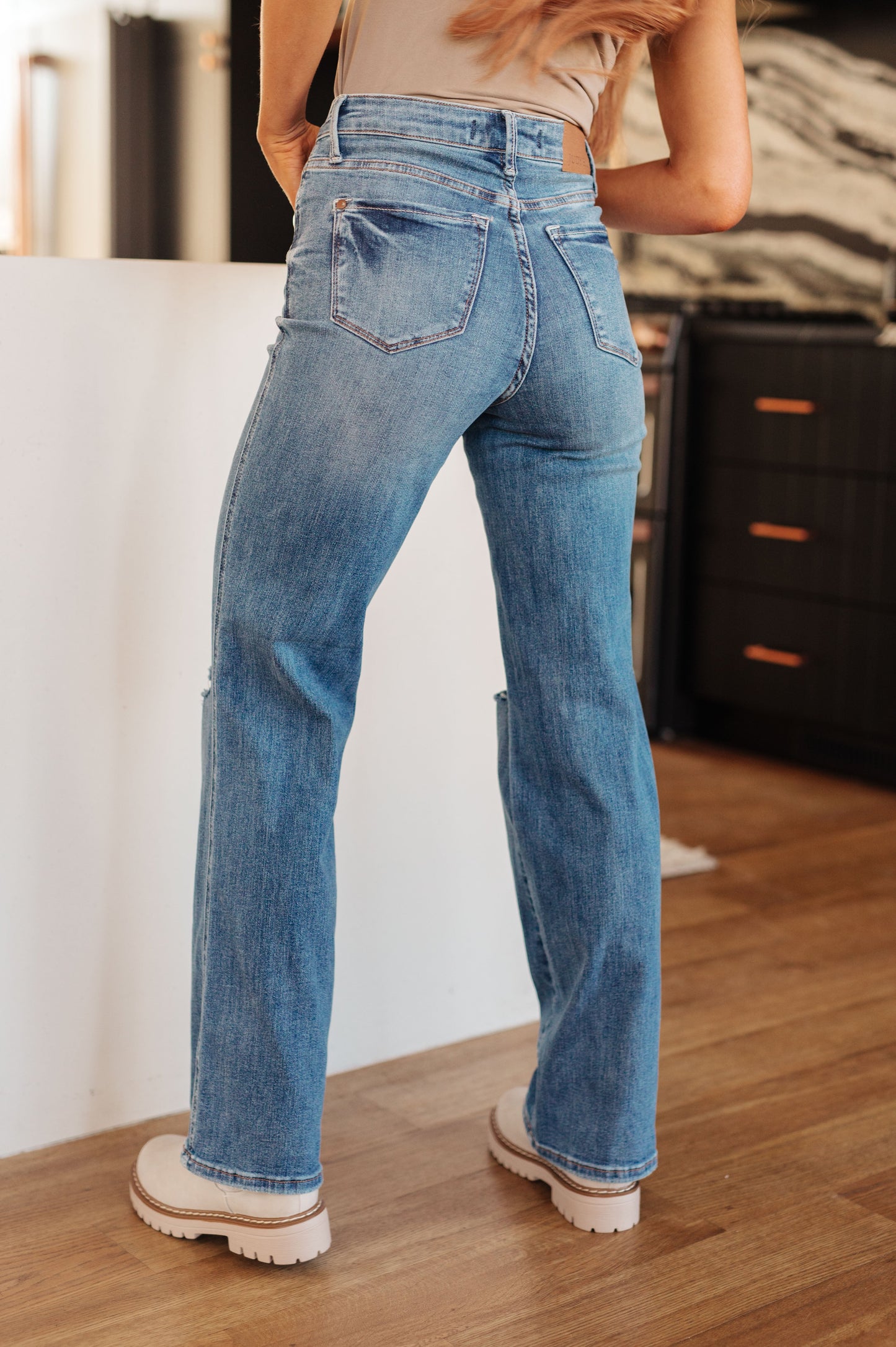 ONLINE EXCLUSIVE JUDY BLUE Bree High Rise Control Top Distressed Straight Jeans