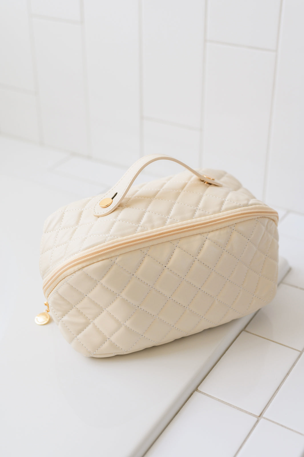 ONLINE EXCLUSIVE Large Capacity Quilted Makeup Bag in Cream