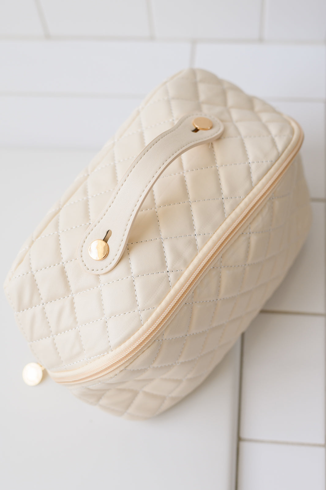 ONLINE EXCLUSIVE Large Capacity Quilted Makeup Bag in Cream